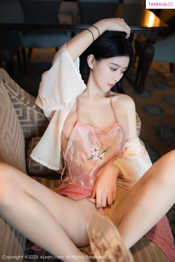   [XiuRen]高清写真图 2023.08.25 No.7290 幼幼 古装美腿第40张图片